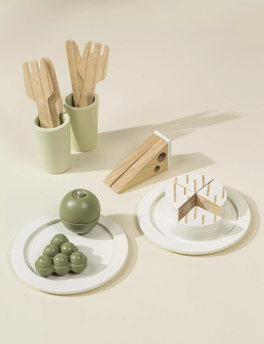 Wooden Picnic Playset + Accessories