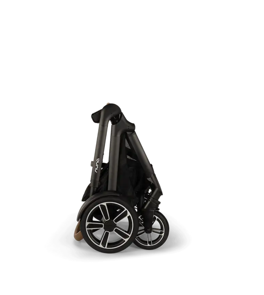 demi™ next + pipa™ urbn travel system